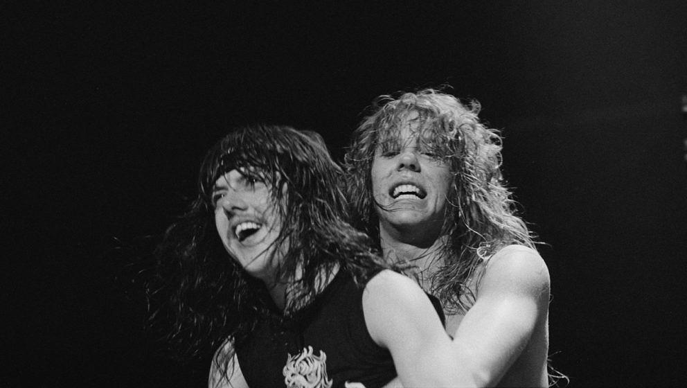 Lars Ulrich und James Hetfield von Metallica im Februar 1984 beim Aardshock Festival in den Niederlanden