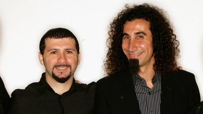 John Dolmavan und Serj Tankian von System Of A Down bei den MTV Europe Music Awards 2005 in Lissabon
