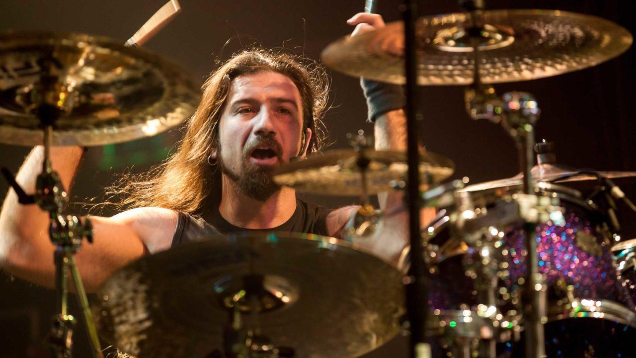 Dragonforce-Drummer Gee Anzalone beim Auftritt am 14. Mai 2015 im The Regency Ballroom in San Francisco