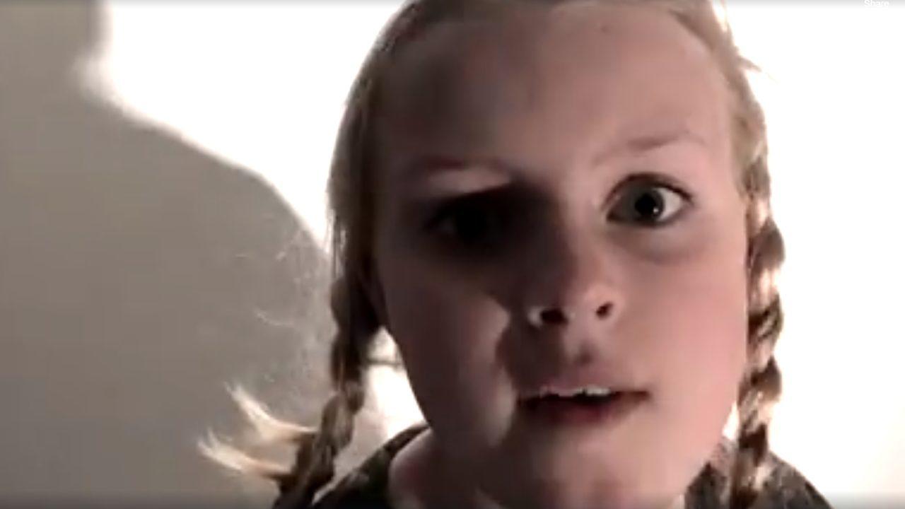 Die Tochter von Darkane-Gitarrist Christofer Malmström gibt eine gute Figur beim Slayer-Singen ab