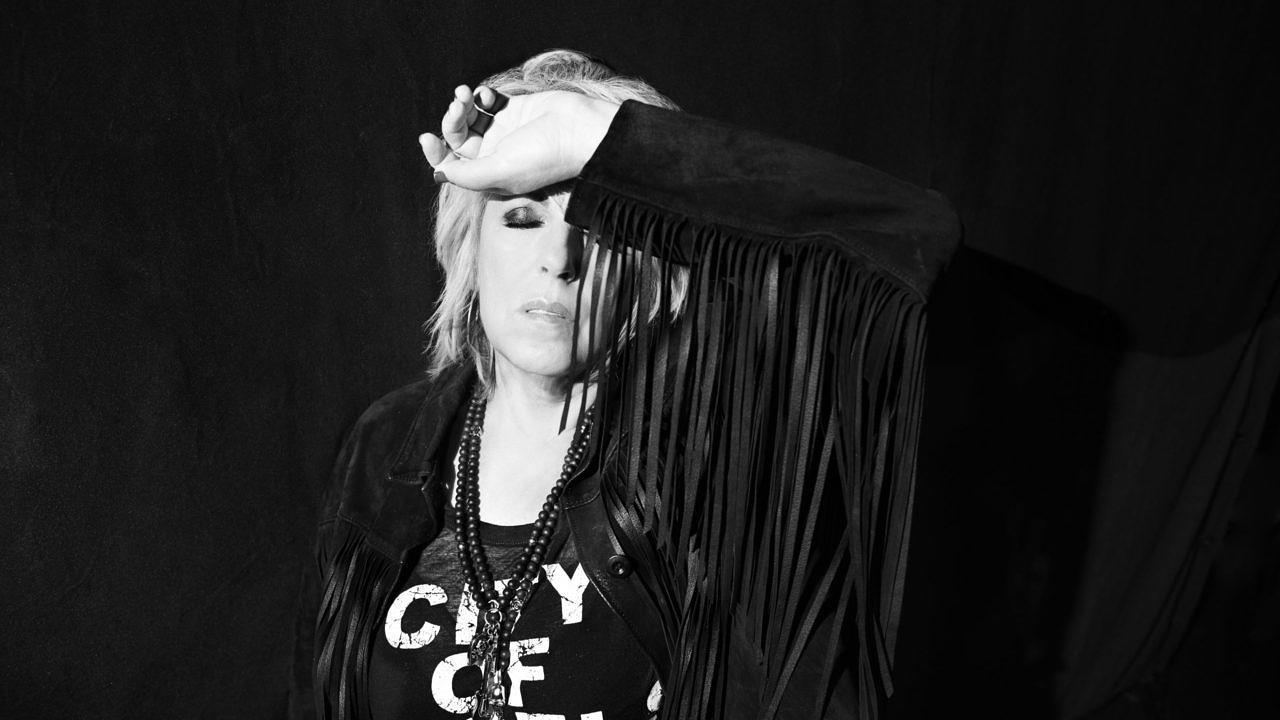 Lucinda_Williams_byDanny_Clinch_CShot_6939_-scaled