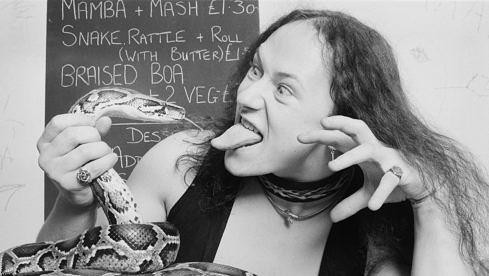 Conrad 'Cronos' Lan von Venom ist ein Schlangenfan – offensichtlich.