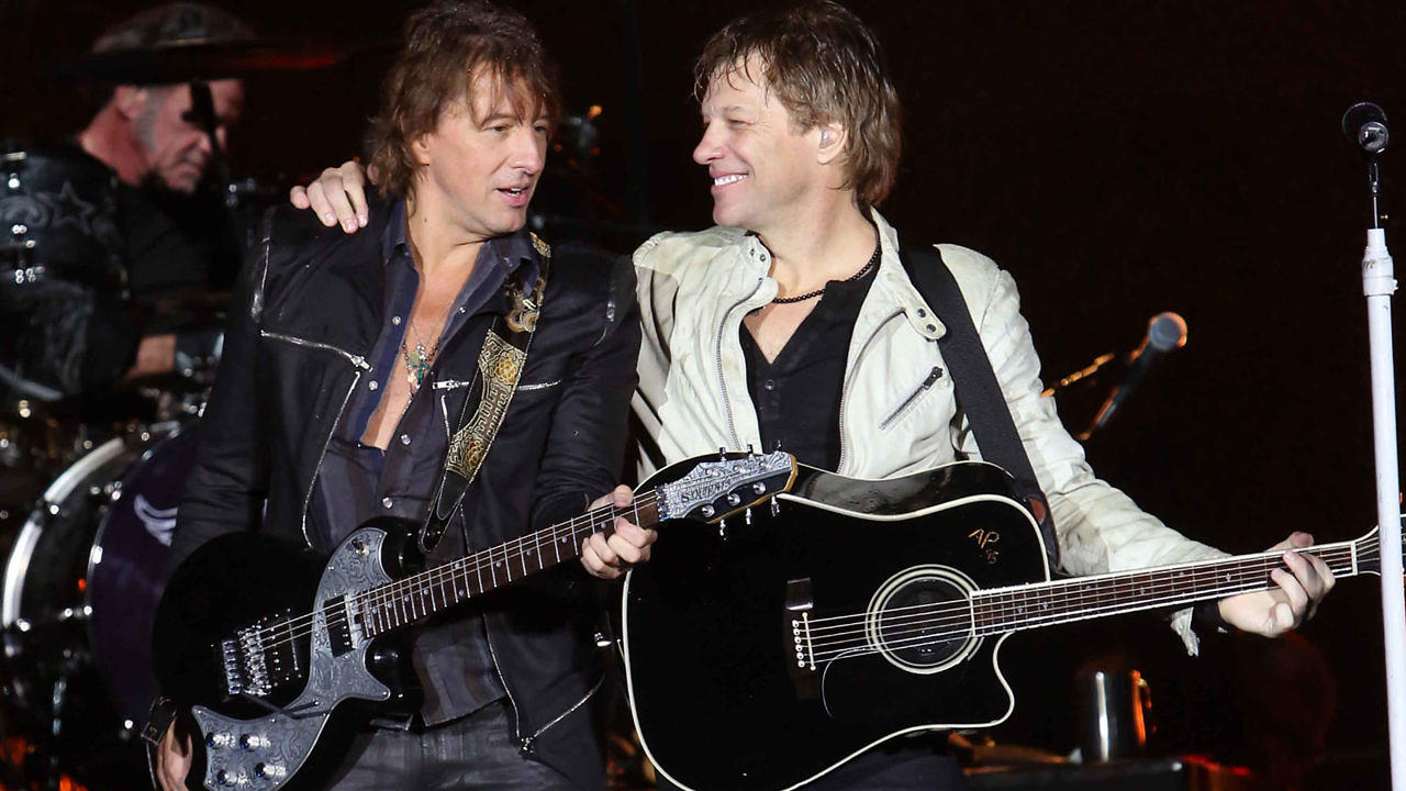 Richie Sambora (l.) und Jon Bon Jovi (hier bei einem Auftritt im Jahr 2012) nähern sich wieder an