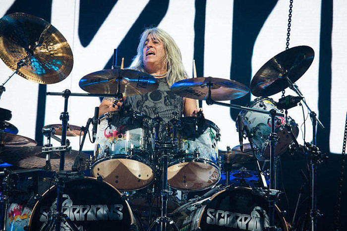 Mikkey-Dee-ber-seine-lebensbedrohliche-Blutvergiftung