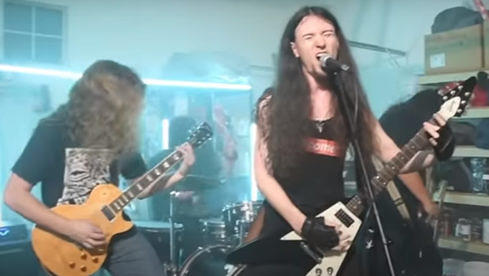 Gürschach im ihrem Video zum Metallica-‘St. Anger’-Cover