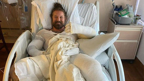 As I Lay Dying-Frontmann Tim Lambesis gibt sich positiv nach seinem Unfall