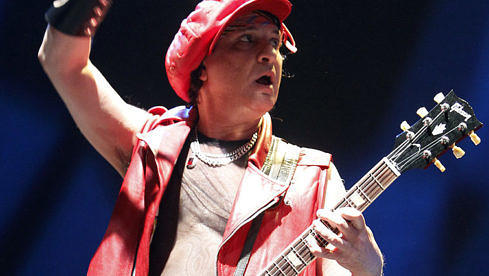 Sylvain Sylvain performt zusammen mit New York Dolls am 29. October 2011 in London.