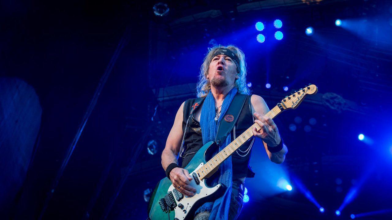 Adrian Smith mit Iron Maiden -  Legacy Of The Beast European Tour 2018 - Freiburg