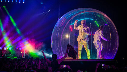 Till Lindemann und Peter Tägtren bei ihrem Auftritt in Moskau