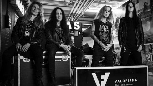 Alexi Laiho (2.v.r.) mit Bodom After Midnight