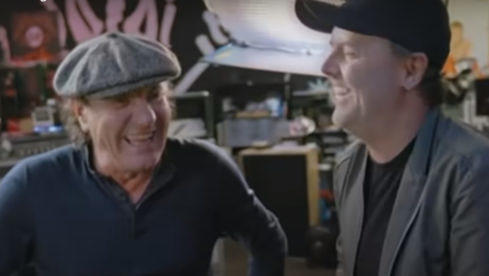 Brian Johnson und Lars Ulrich haben gut lachen im Metallica-HQ