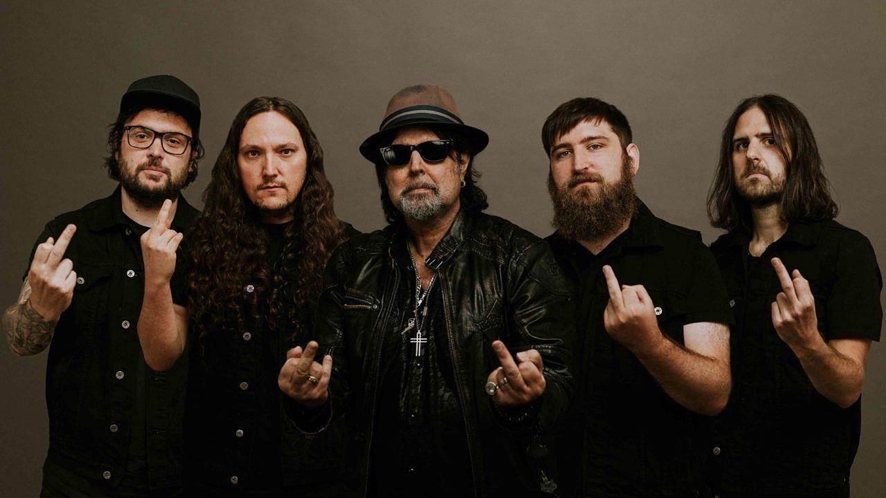 Phil Campbell (M.) And The Bastard Sons verzichten fortan auf Frontmann Neil Starr (2.v.l.)