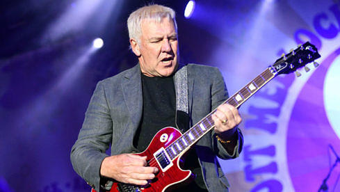 Alex Lifeson on stage beim Medlock Krieger All Star Concert für das St. Jude Children's Research Hospital in der Saddle R...