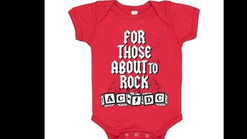 Unter anderem haben AC/DC schicke Baby-Bodys im Angebot