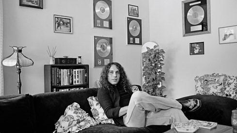 Ronnie James Dio (1942-2010) zu Hause in Los Angeles im Juni 1977