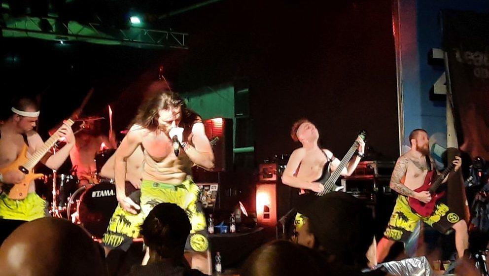 Bang that head that doesn't bang