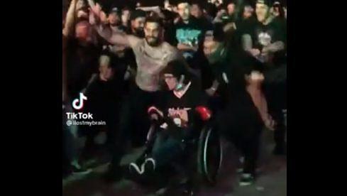 Als Rollstuhlfahrer im Circlepit: Slipknot machen's möglich