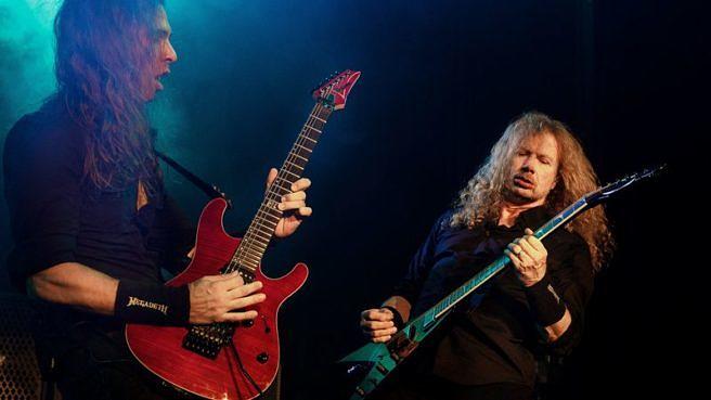 Kiko Loureiro und Dave Mustaine von Megadeth bei einem Konzert 2017 in Kopenhagen