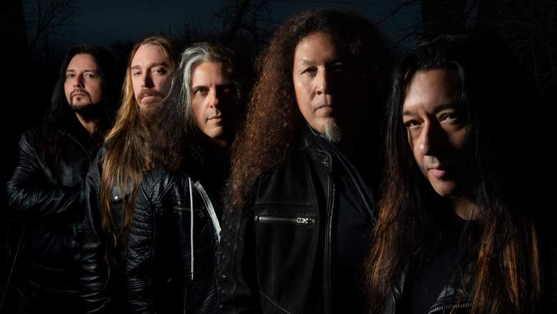 Testament machen ohne Gene Hoglan (l.)weiter