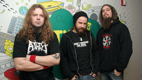 Peter Iwers, Anders Fridén und Bjorn Gelotte von In Flames bei MTV2s Headbanger's Ball am 15. Februar 2006.