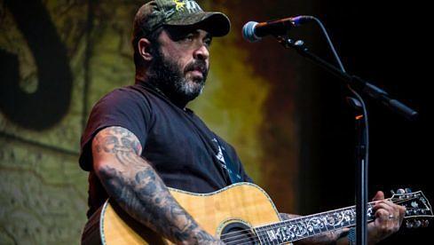 Aaron Lewis bei einem Auftritt am 5. Februar 2014 in Detroit