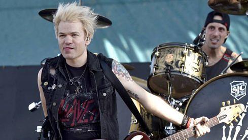 Deryck Whibley von Sum 41 kann sich nicht vorstellen, in die Fußstapfen von Chester Bennington zu treten