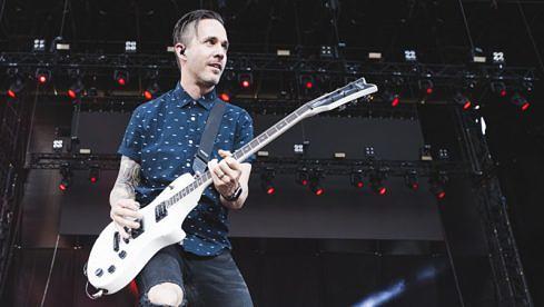 Jerry Horton von Papa Roach rät: nicht so viel kleiner Finger