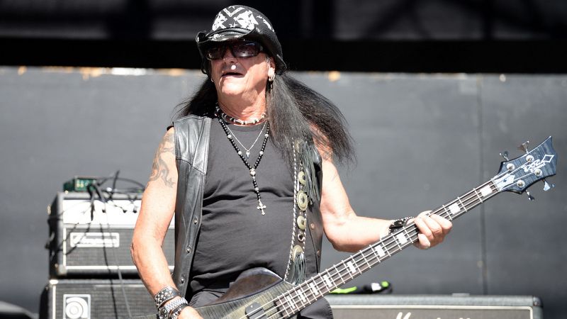 Autograph-Bassist Randy Rand beim Cathouse Festival 2015 im kalifornischen Irvine