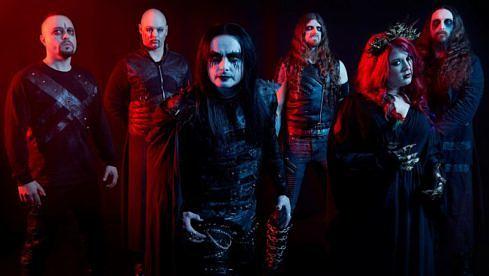 Anabelle Iratni (2.v.r.) Richard Shaw (r.) spielen nicht mehr bei Cradle Of Filth