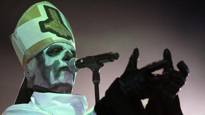 Papa Emeritus von Ghost beim Auftritt auf dem Lowlands 2012