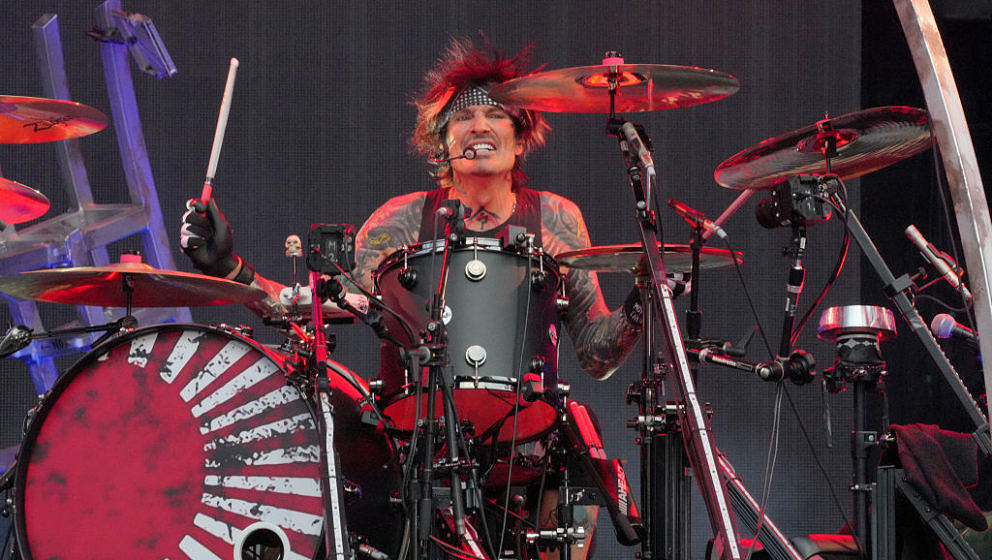 Tommy Lee mit Mötley Crüe im Truist Park am 16. Juni 2022 in Atlanta, Georgia