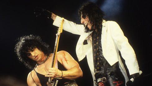 Alice Cooper mit Kane Roberts beim Auftritt im Roy Wilkins Auditorium in St. Paul, Minnesota am 7. Februar 1987