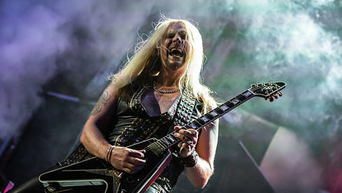 Richie Faulkner mit Judas Priest, Brose Arena, Bamberg, 02.08.2022