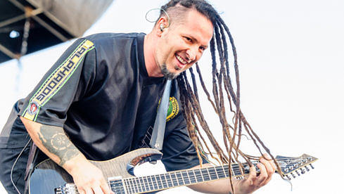 Five Finger Death Punch-Gitarrist Zoltan Bathory