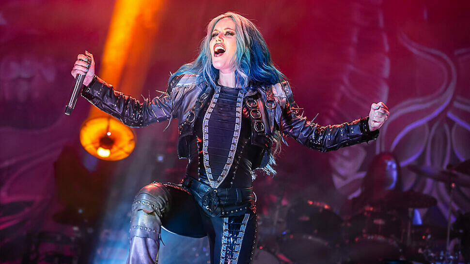 Alissa-White-Gluz-k-ndigt-Soloalbum-an-1-Single-ist-raus