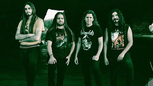 Vektor mit Frontmann und Gitarrist David DiSanto (r.)