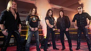 Alexx Stahl (M.) ist wieder dabei bei Bonfire