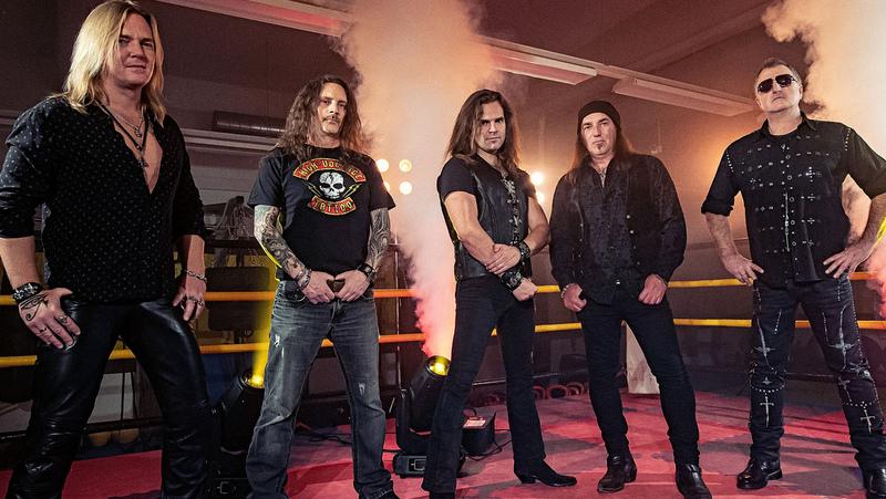 Alexx Stahl (M.) ist wieder dabei bei Bonfire