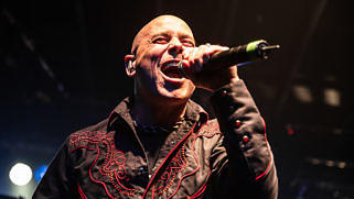 John Bush mit Armored Saint