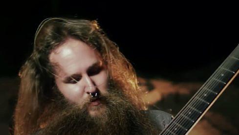 Andy Thomas in ‘The Fractured One’ von Black Crown Initiate