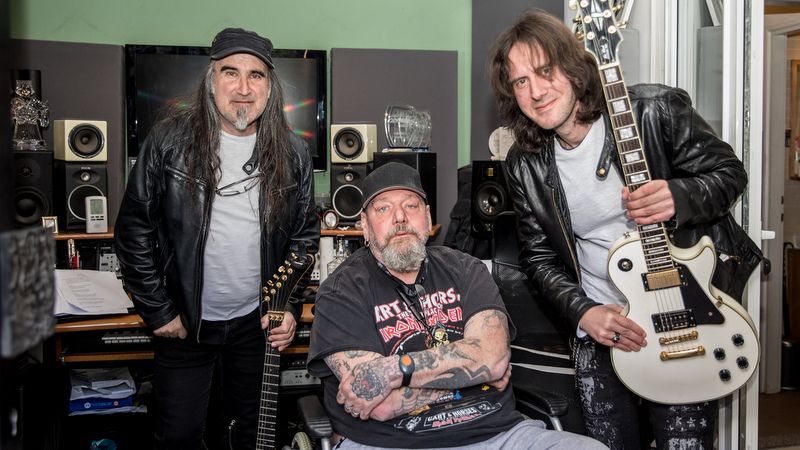 Ex-Iron Maiden-Frontmann Paul Di'Anno mit seinen Warhorse-Kollegen im Studio in Split