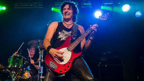 Vinny Appice mit Last in Line bei den NI Music Awards in der Mandela Hall am 11. November 2017 in Belfast, Nordirland.