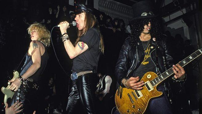 Duff McKagan, Axl Rose und Slash (v.l.) mit Guns N’ Roses 1988 im New Yorker Club The Limelight