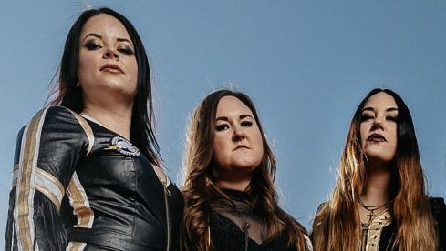 Die ehemaligen Thundermother-Rockerinnen Mona Lindgren, Emlee Johansson und Guernica Mancini (v.l.) machen als The Gems weiter