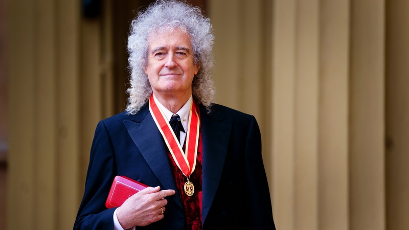Sir Brian May nach seiner Ehrungszeremonie im Buckingham-Palast am 14. März 2023