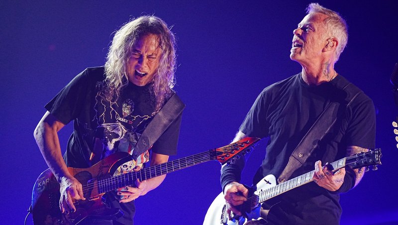 Kirk Hammett und James Hetfield von Metallica beim The Helping Hands Concert am 16. Dezember 2022 in Los Angeles