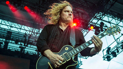 Frank Hannon mit Tesla im FivePoint Amphitheatre am 30. Mai 2018 in Irvine, Kalifornien