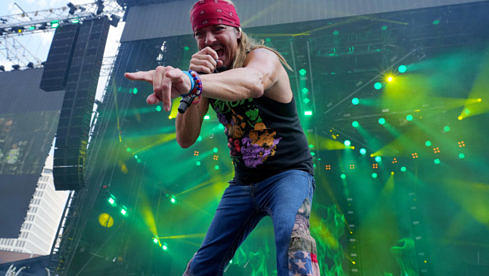 Bret Michaels mit Poison während der "The Stadium Tour" am 16. Juni 2022 im Truist Park in Atlanta, Georgia