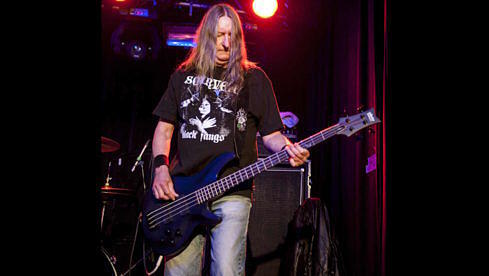 Mark Adams mit Saint Vitus 2013 in der O2 Academy in Birmingham