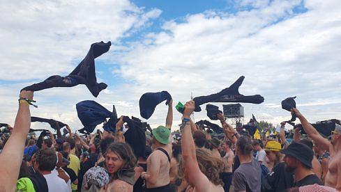 Bei Skindred fliegen die T-Shirts, Nova Rock 2023